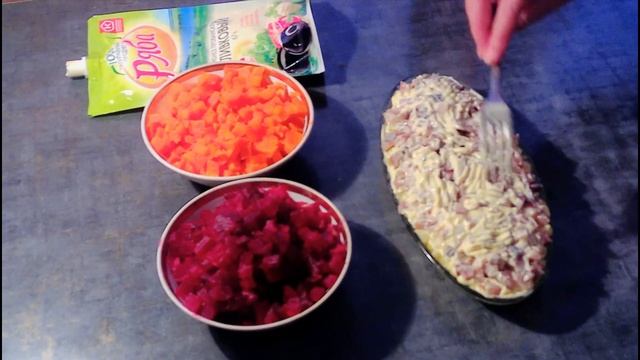 салат СЕЛЕДКА ПОД ШУБОЙ как готовили раньше.это тоже очень вкусно смотреть онлайн