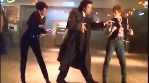 Джон Траволта танцует под народный танец Азербайджана, смотрите как всё чётко он под ритм делает...