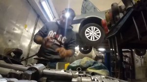 Как и чем открутить сливную пробку на рено логан