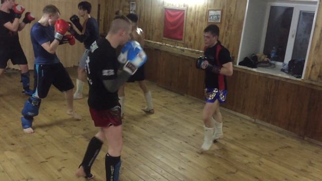 Пятница: после работы с железом, 12 раундов спарринги!!! смотреть онлайн