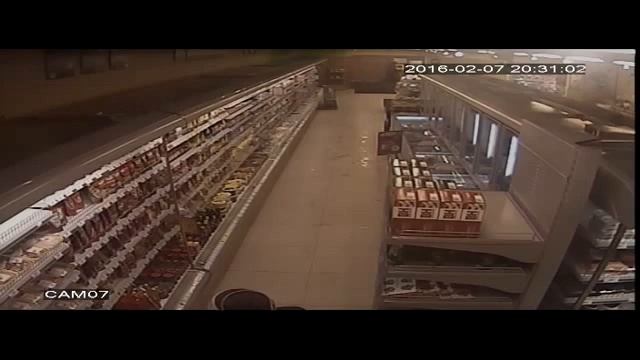 В Иванове полиция заламывает охранника магазина смотреть онлайн