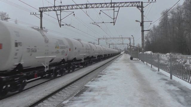 Зелёный! Электровоз 2ЭС4К-040 "Дончак" с наливным поездом смотреть онлайн