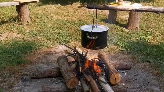 #Уха из окуня, на костре, по деревенски #еданакостре #речнойокунь смотреть онлайн