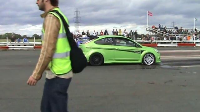 9yr Old records Focus RS 2009 drag strip burn out 320bhp смотреть онлайн