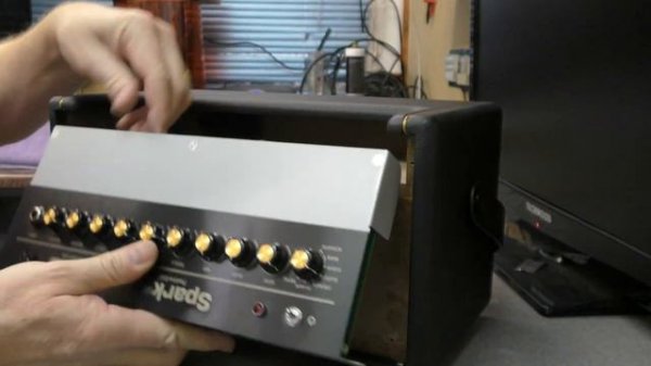 Positive Grid Spark 40. A look inside!