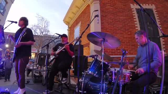 "God Complex" - The Alternative Zen Blues Trial - Live at Abbott Square [Excerpt] смотреть онлайн
