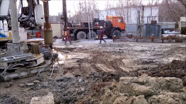 4. Строительство станции метро Марьина Роща БКЛ (Шереметьевская). Заливка бетона в обсадную трубу. смотреть онлайн