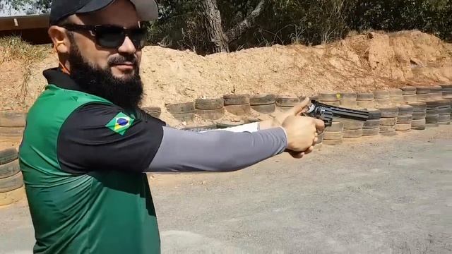 357 magnum - recuo é muito forte? Testando o RT608, canhão de mão de 8 tiros! смотреть онлайн