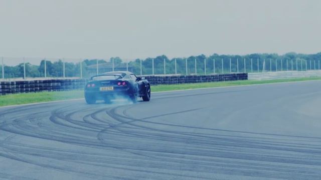 Bruno Senna takes the new Lotus Exige S for a spin. смотреть онлайн