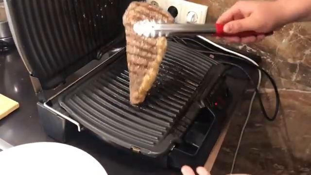 Стейк из мраморной говядины с гранатовым соусом смотреть онлайн