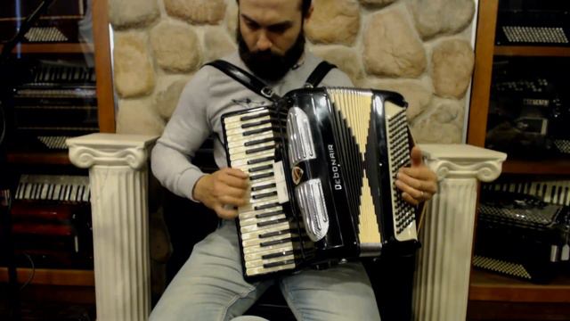 3649 - Black Debonair Piano Accordion LM 41 120 $699 смотреть онлайн
