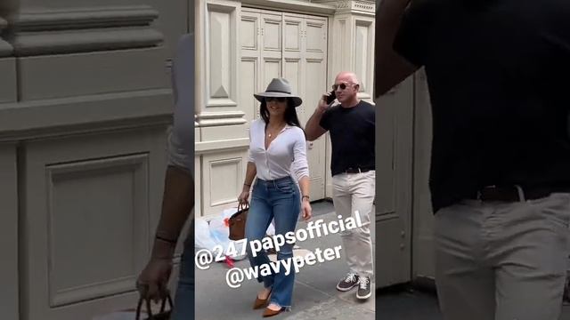 Jeff Bezos Shopping for three hours in soho today with girlfriend Lauren Sanchez #jeffbezos #amazon смотреть онлайн