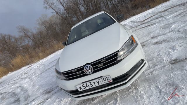 VOLKSWAGEN JETTA (2016)