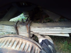 Замена лопнувшего листа рессоры без снятия с машины