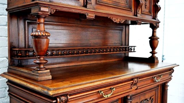 Буфет из ореха с элементами резьбы. смотреть онлайн