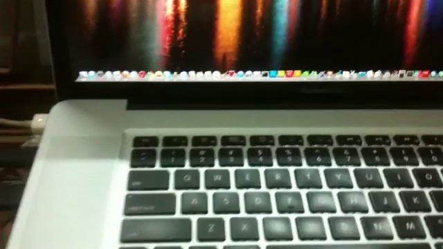 Macbook Pro 17" 2009 noisy fan смотреть онлайн