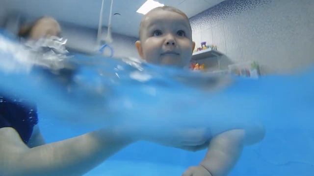 Грудничковое плавание в Новороссийске | Умею Плавать (июнь 2021) #01 смотреть онлайн