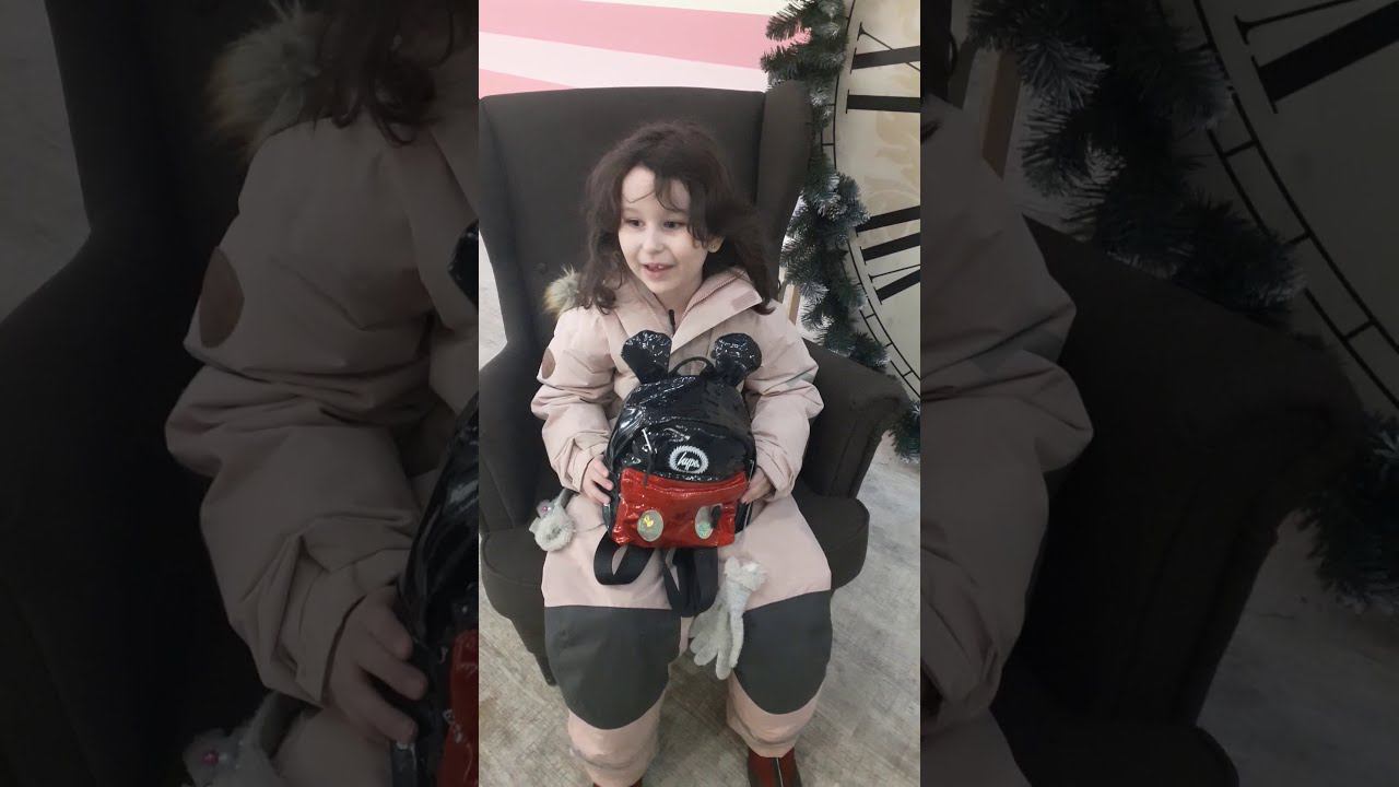 Рюкзак HAPE Disney Mickey из Babyshop.com можно носить не только летом и осенью! смотреть онлайн