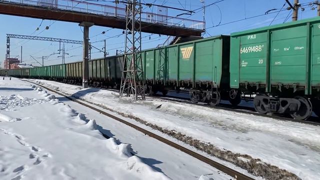 Буква “z” и 2эс6-685 и 2эс6-??? с приветливой бригадой#2эс6 #популярное #поезда #поезд #поезд смотреть онлайн