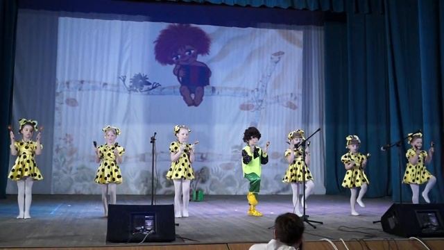 Танец "Антошка". Музыкальный руководитель Елена Астахова. Дин Дон 2016г. ГДК, г Лиски смотреть онлайн