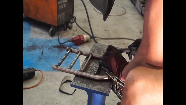 Honda Dominator - Making a custom luggage rack смотреть онлайн