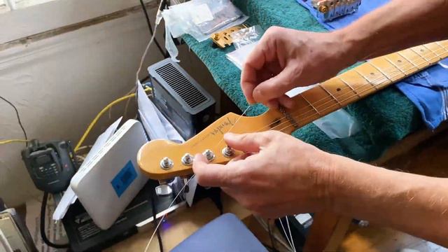 Sophia Tremolos: Part 1 - Installing Sophia Locking Riser Post Upgrade Kit on a Fender Stratocaster смотреть онлайн