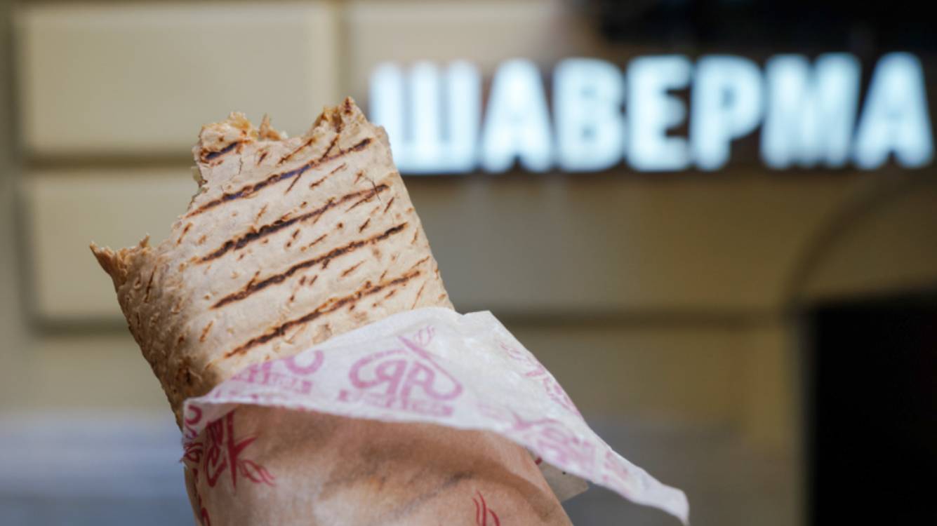 Отравившимся шаурмой жителям Москвы поставили диагноз сальмонеллез