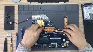 Acer E1-570G разборка, чистка, удаление сорванных винтов