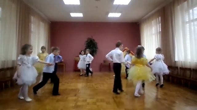 Парный танец в детском саду "Мазурка" смотреть онлайн