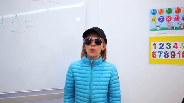 Амелия, Авелина и Аким учатся в школе. Интересные детские игры. смотреть онлайн