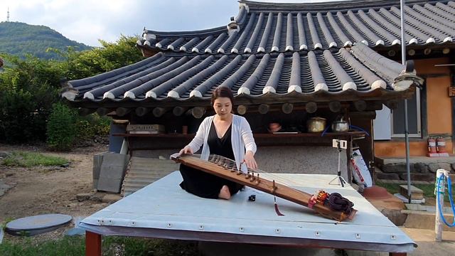 [시골 버스킹] 외지에 나가본적 없는 '집 지킴이' 할아버지, 가야금 연주해 드렸습니다 смотреть онлайн