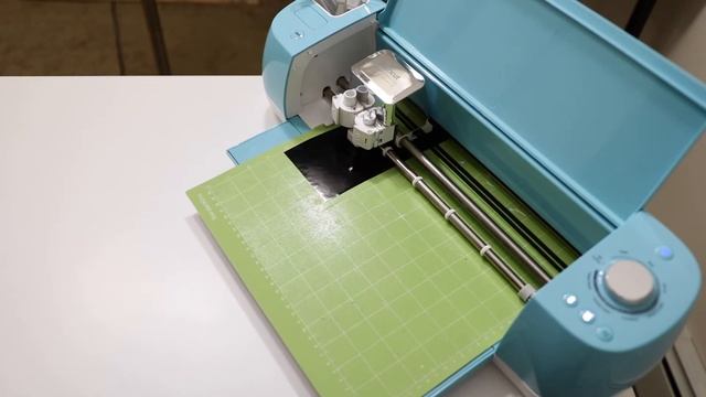 DIY PHONE CASE | Applying ORACAL 651 VINYL with my Cricut смотреть онлайн