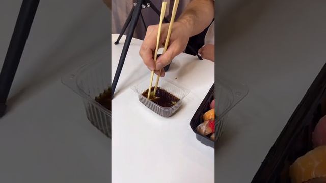 Как едят роллы в Японии? смотреть онлайн