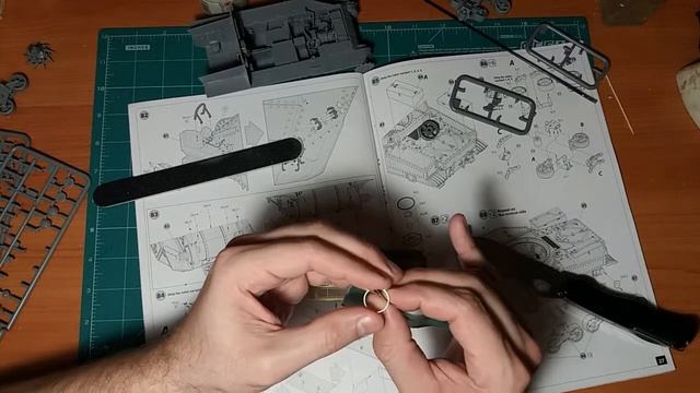 Сборка модели танка М3 "Ли" в масштабе 1:35. Часть 10 смотреть онлайн