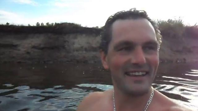 "Здесь зимой я закаливаюсь" Река Счучь. смотреть онлайн
