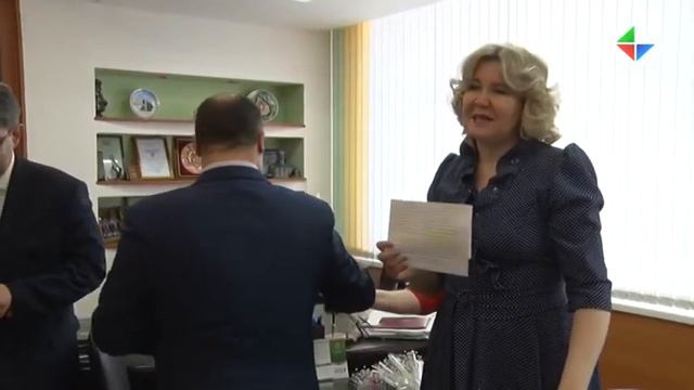 В преддверии 8 марта две многодетные мамы Лесного награждены знаками отличия «Материнская доблесть» смотреть онлайн