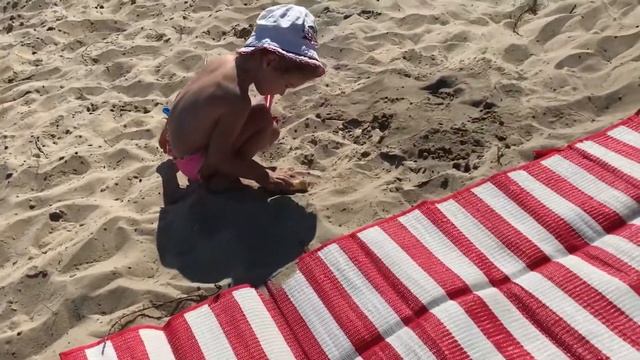 Дети на пляже. Развлечения для ребёнка 3 лет на пляже смотреть онлайн