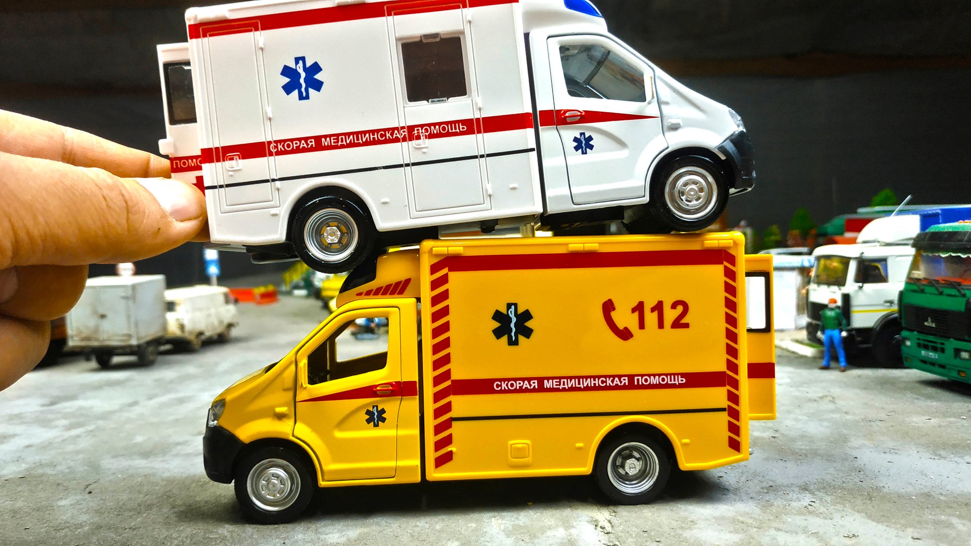 Модельки СКОРАЯ ПОМОЩЬ новинка Технопарк. Про машинки. смотреть онлайн