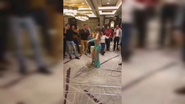 BELLY DANCING SHOWTIME AT A WEDDING IN CAIRO 2020 смотреть онлайн