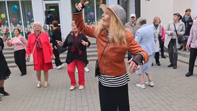 1.10.23г..."Стой,ВРЕМЯ Стой!"... на Танцплощадке в Гомельском парке... смотреть онлайн