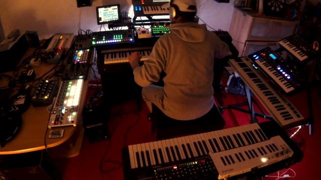 Ambient Trance Jam "Move" Roland SE-02 & System 1M vs Eventide H9 & Strymon смотреть онлайн