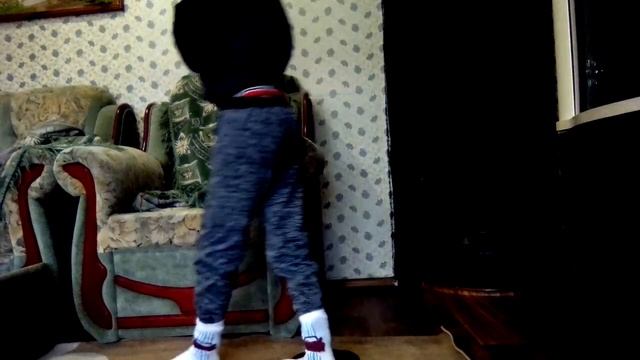 Как сделать с кресла кувырок без рук