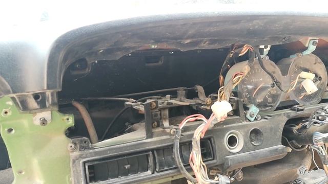 BARN FIND Celica 1G GTE No.31 KamicarzCreations - Dash Pad Removal and Interior смотреть онлайн