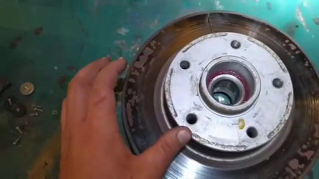 Renault Megane 3 заклинив електроручник,аж лопнув тормозний диск.