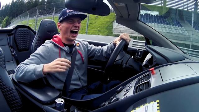 A Caravan Race with an F1 twist! Daniel Ricciardo and Max Verstappen take it to the Red Bull Ring смотреть онлайн