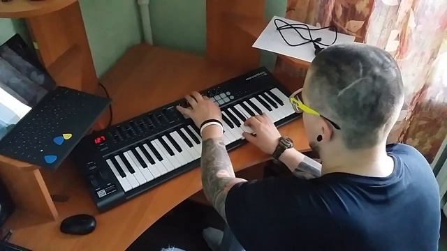 Arkadiy - only the moon. Обучение игре на клавишных. Миди клавиатура. смотреть онлайн