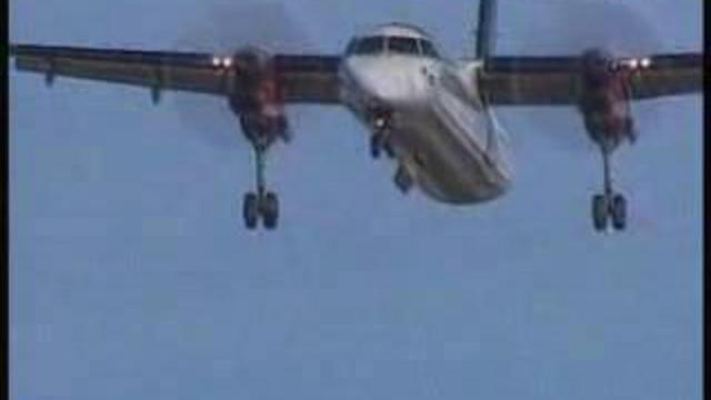 Авиация.При посадке отвалилась основная стойка смотреть онлайн