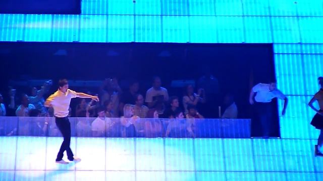 GLEE Live Tour @ London's The O2 - Valerie смотреть онлайн