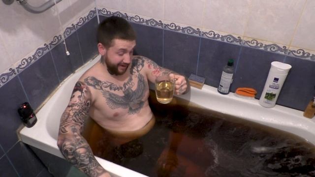 Заварил полную ванну чая. Самая большая кружка в моей жизни. 100 пакетиков чая. смотреть онлайн