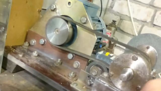 Самодельное мощное точило 750Вт с ременной передачей, 380в смотреть онлайн